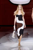 th_24641_Versace_Milan_Spring_Summer_2007_0002_122_1095lo.jpg